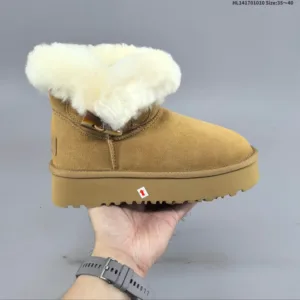 UGG warm and shock-absorbing snow boots