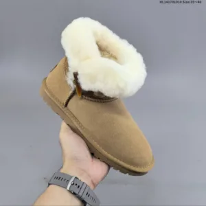 UGG warm and shock-absorbing snow boots