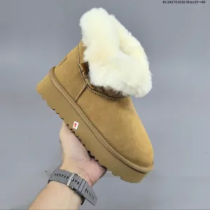 UGG warm and shock-absorbing snow boots