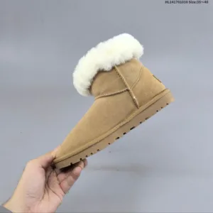 UGG warm and shock-absorbing snow boots