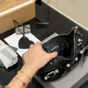 Balenciaga Le Cagole tote handbags