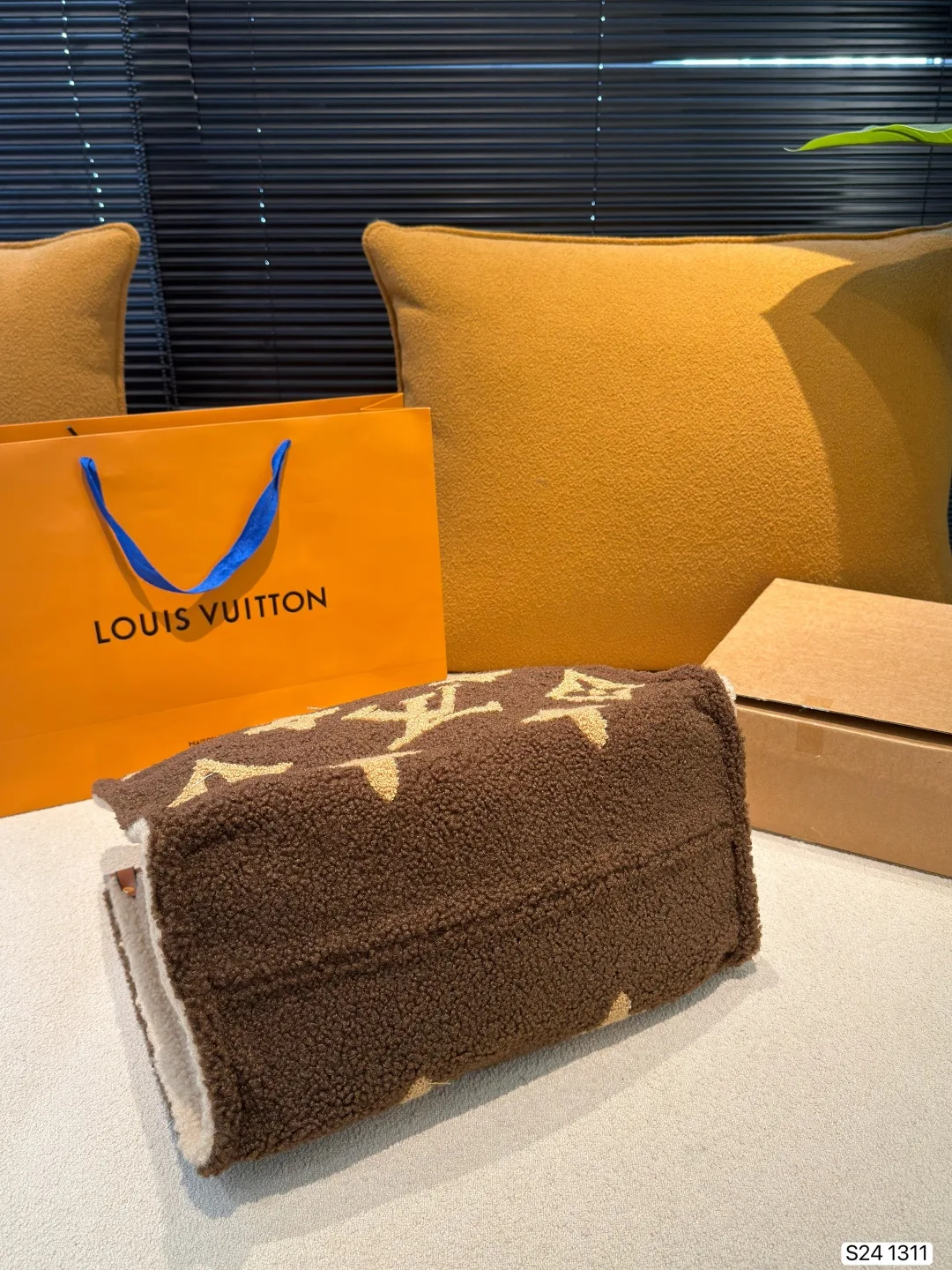 LV Teddy Speedy Twist Warm Lamb Wool Onthego Tote Bags - Image 11