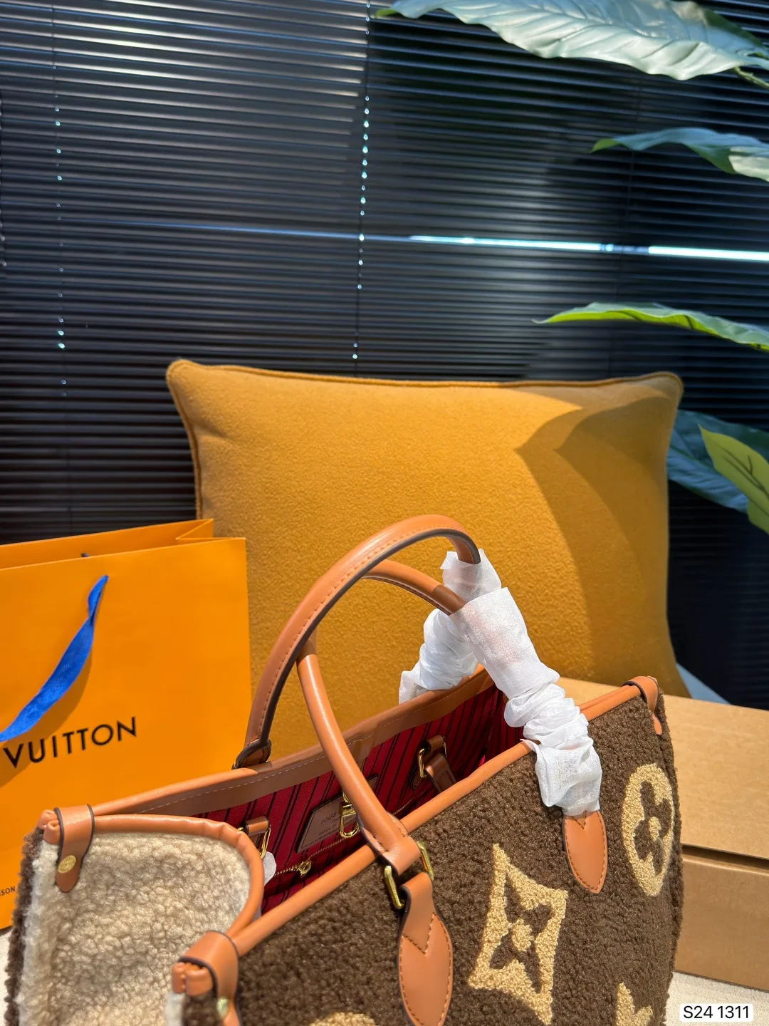 LV Teddy Speedy Twist Warm Lamb Wool Onthego Tote Bags - Image 12