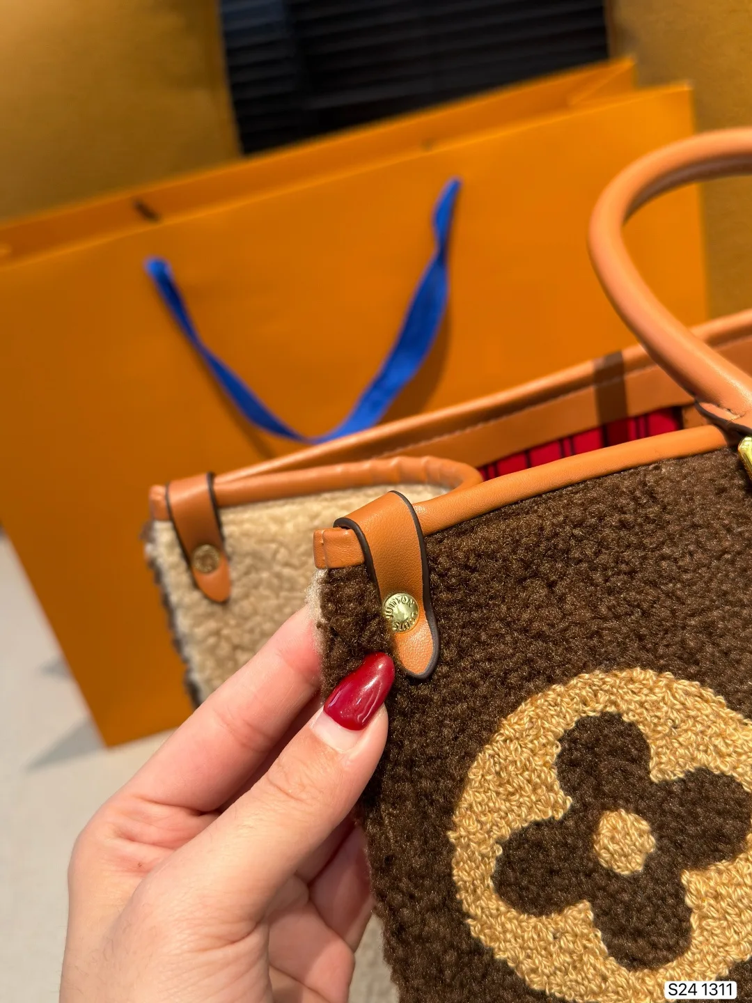 LV Teddy Speedy Twist Warm Lamb Wool Onthego Tote Bags - Image 13