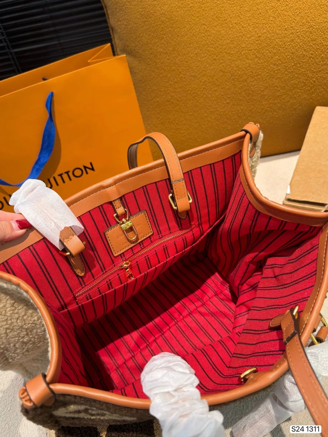 LV Teddy Speedy Twist Warm Lamb Wool Onthego Tote Bags - Image 14