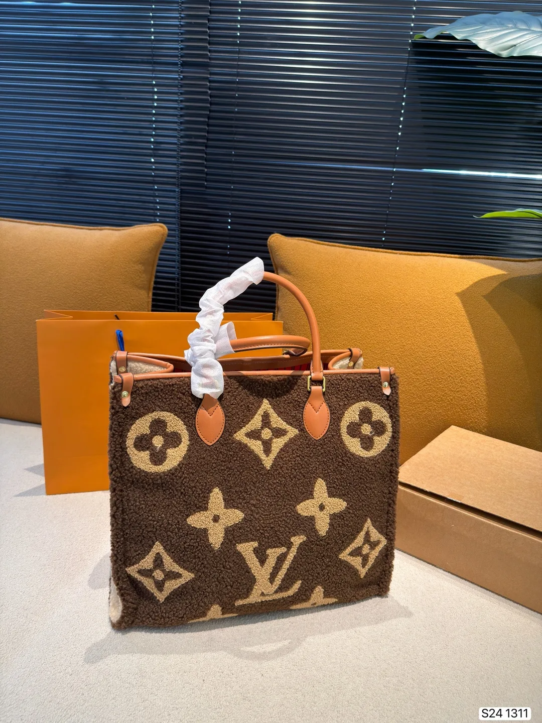LV Teddy Speedy Twist Warm Lamb Wool Onthego Tote Bags - Image 10