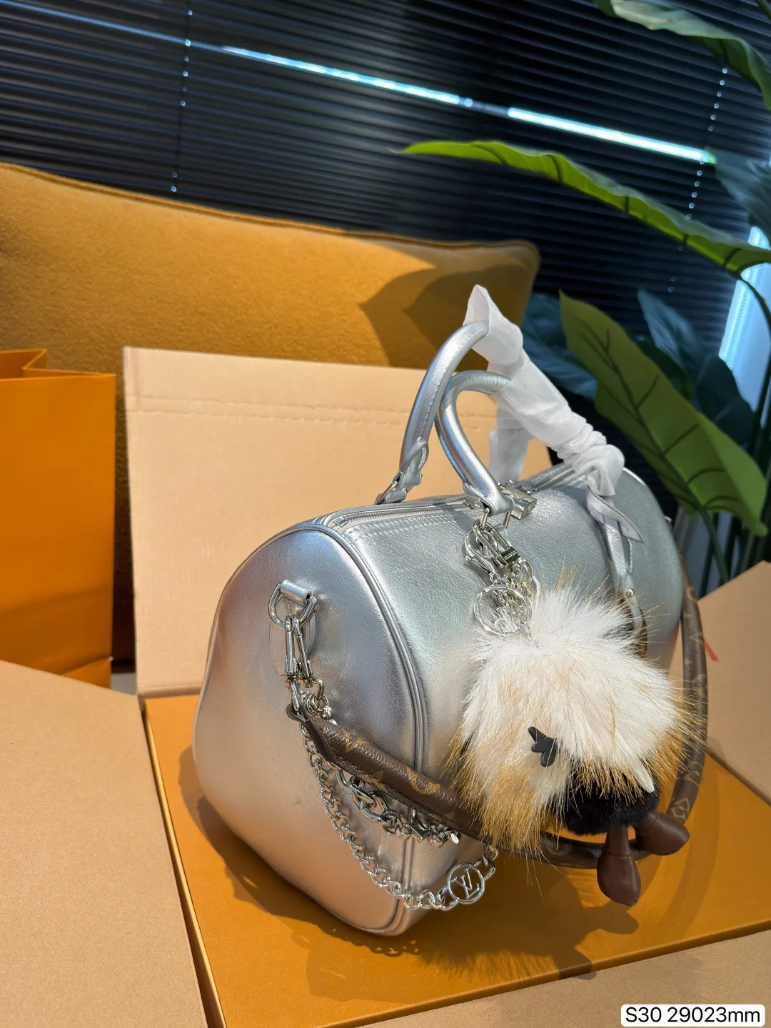 LV Speedy Pillow New Ski Series tote hand bags - Image 4