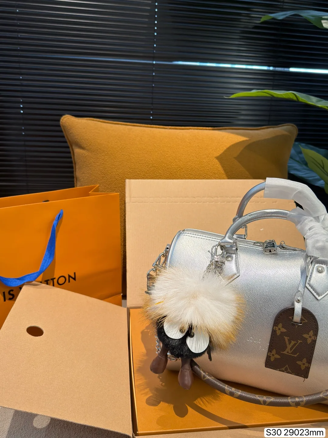 LV Speedy Pillow New Ski Series tote hand bags - Image 5