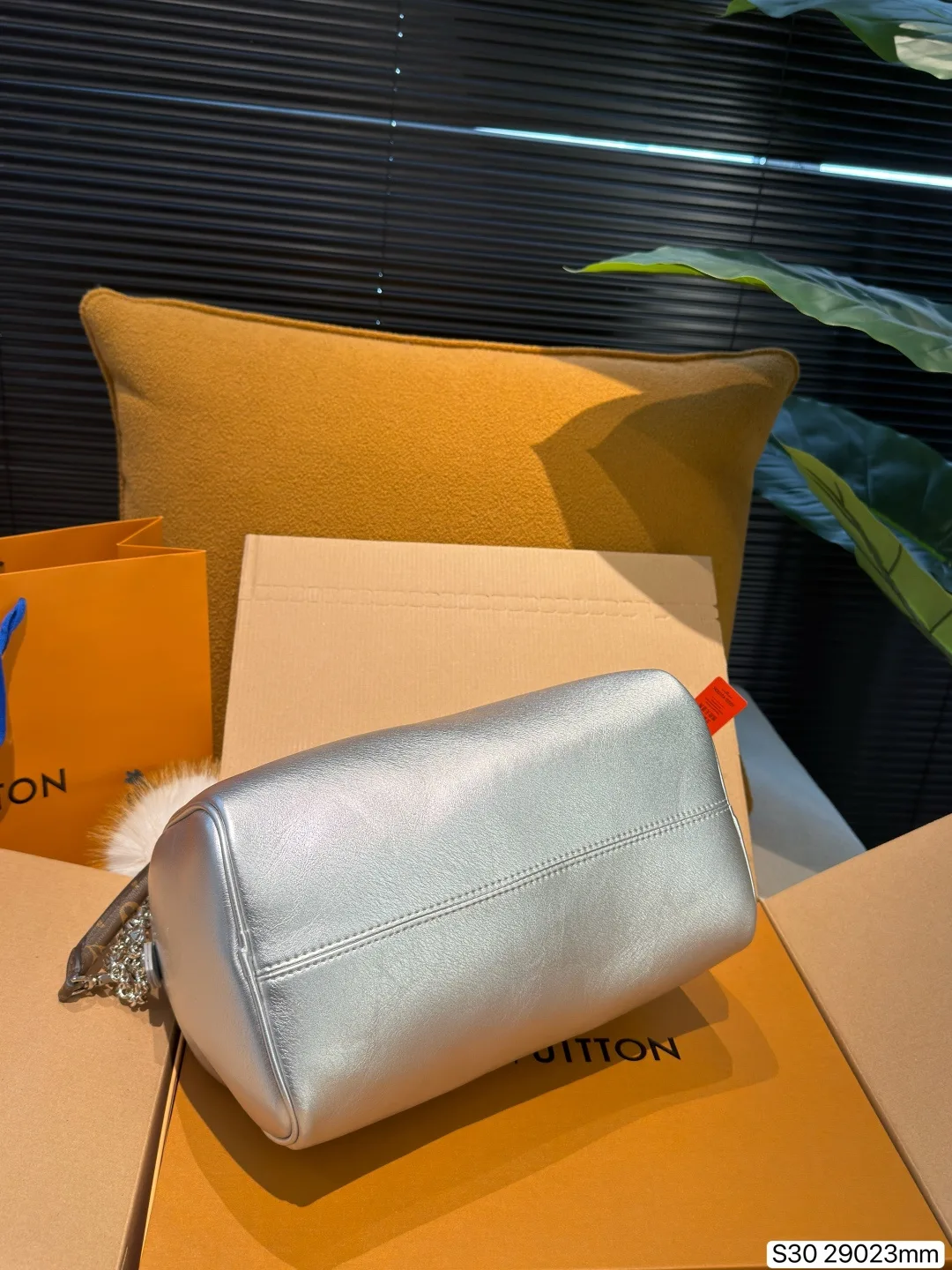 LV Speedy Pillow New Ski Series tote hand bags - Image 7