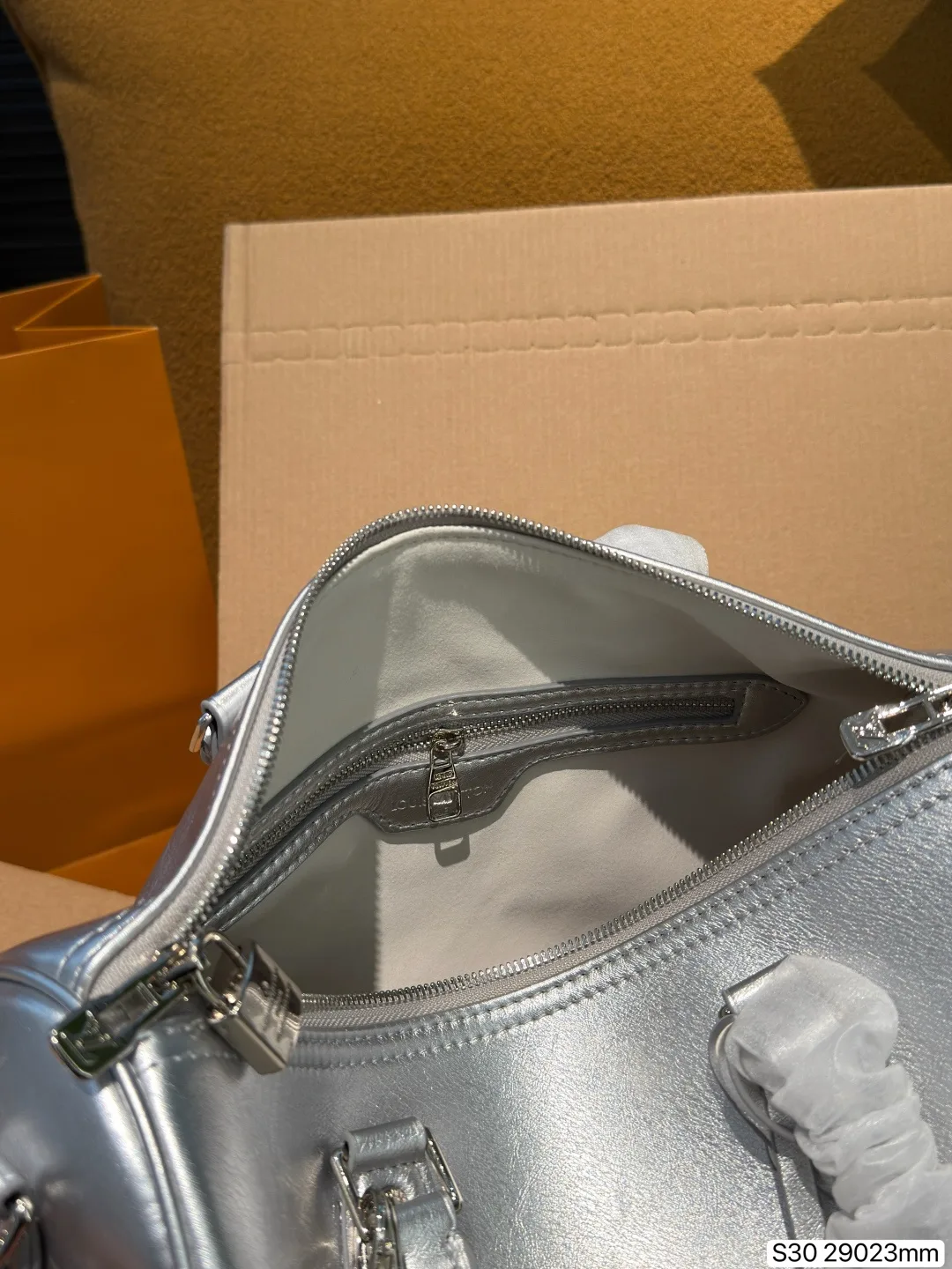 LV Speedy Pillow New Ski Series tote hand bags - Image 9