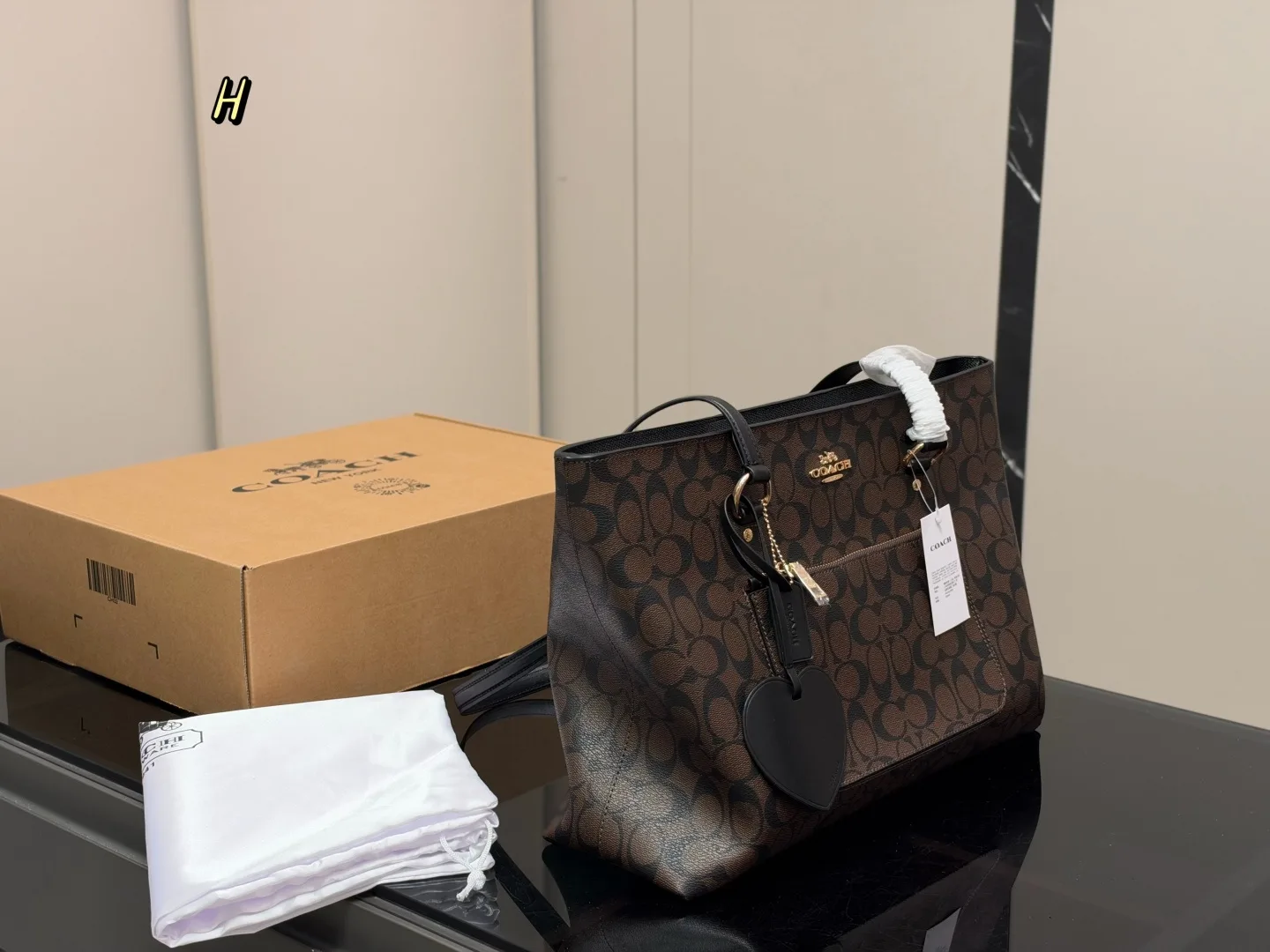 Coach Classic Logo Shopping Tote Hand Bags