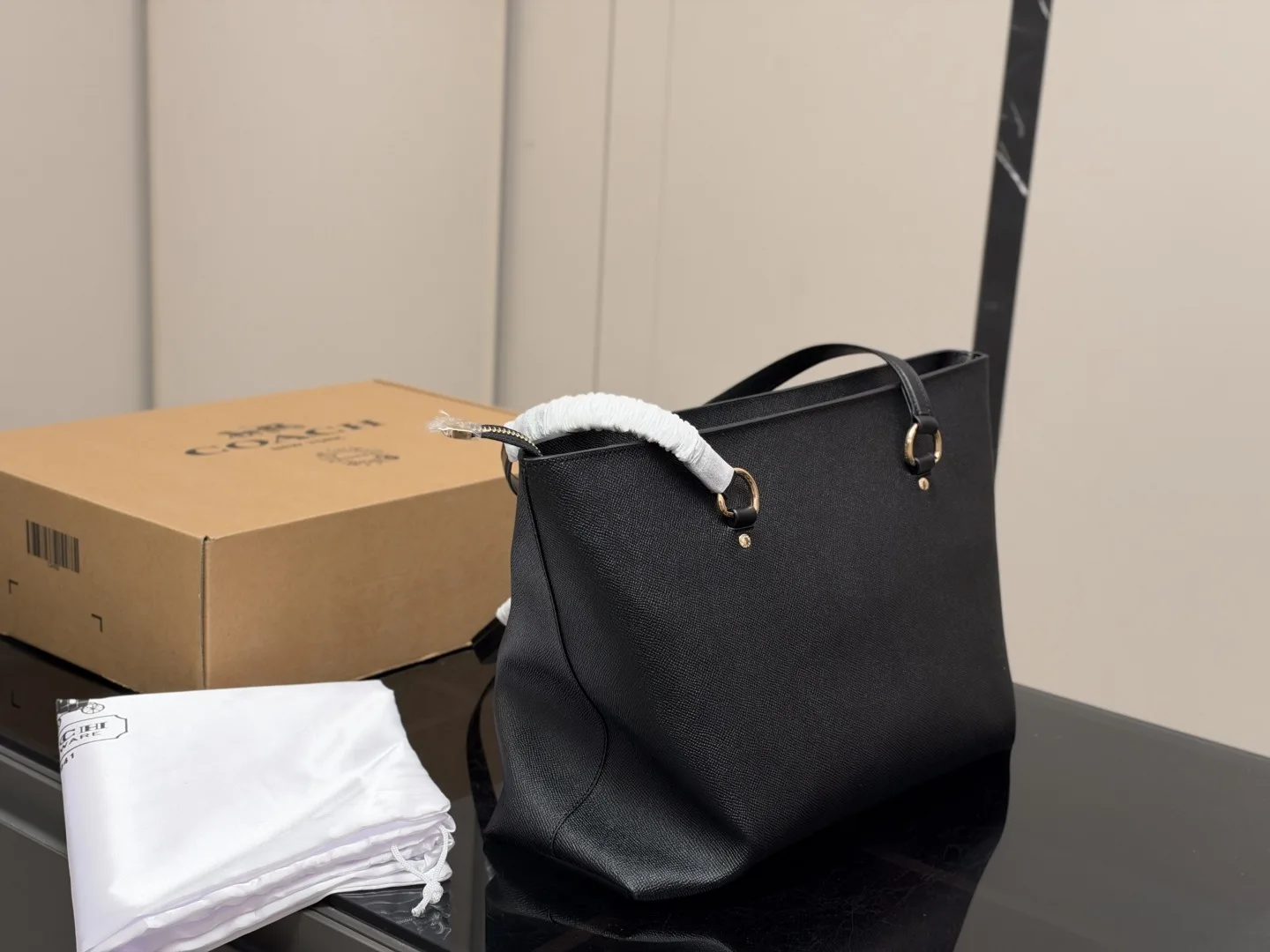 Coach Classic Logo Shopping Tote Hand Bags - Image 13