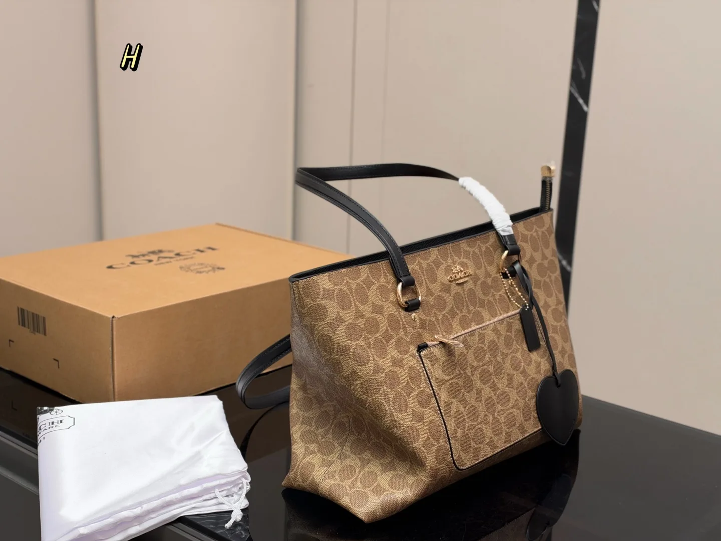 Coach Classic Logo Shopping Tote Hand Bags - Image 3