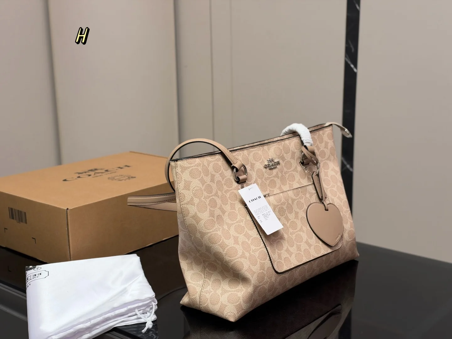 Coach Classic Logo Shopping Tote Hand Bags - Image 4