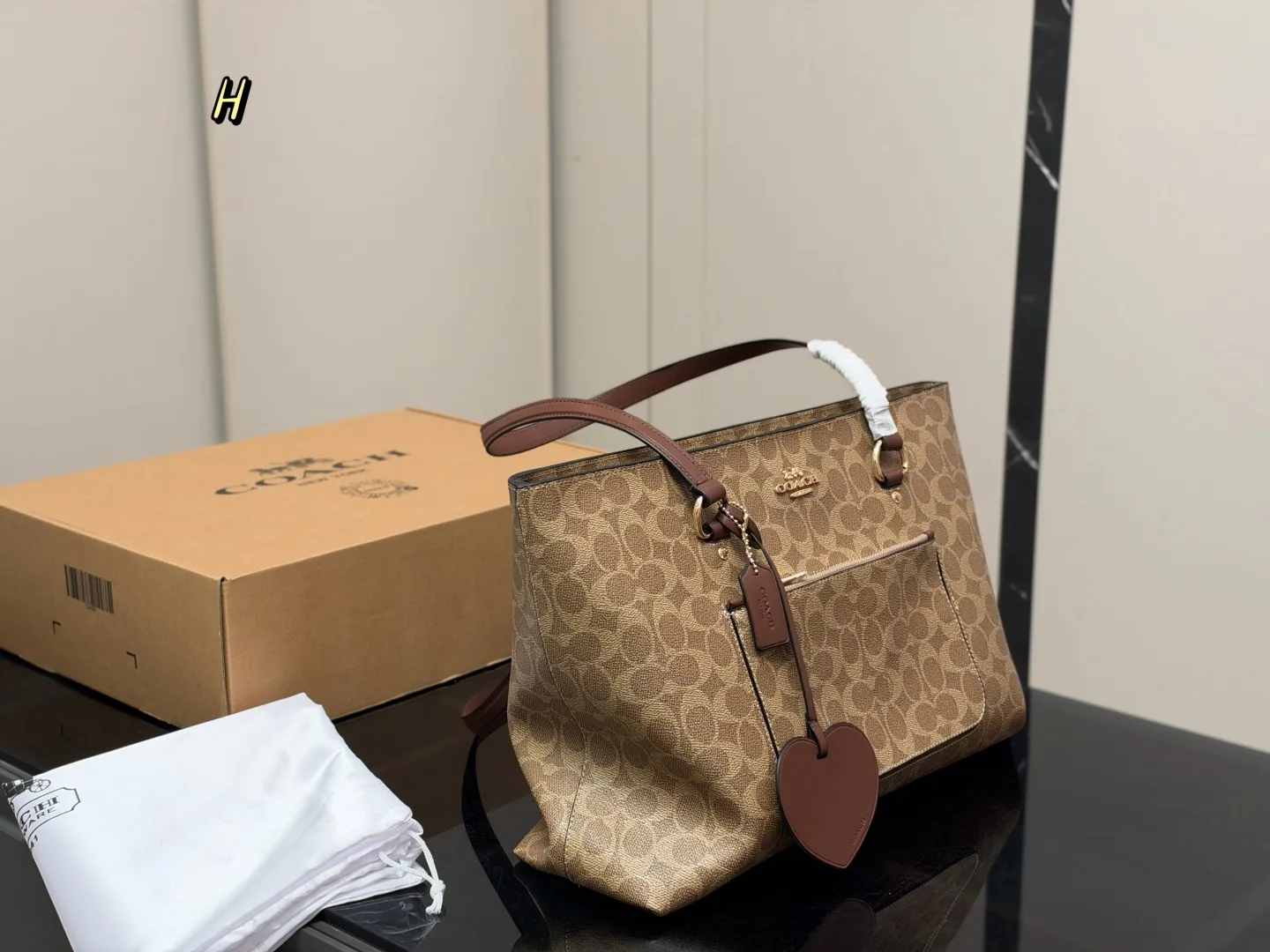 Coach Classic Logo Shopping Tote Hand Bags - Image 5