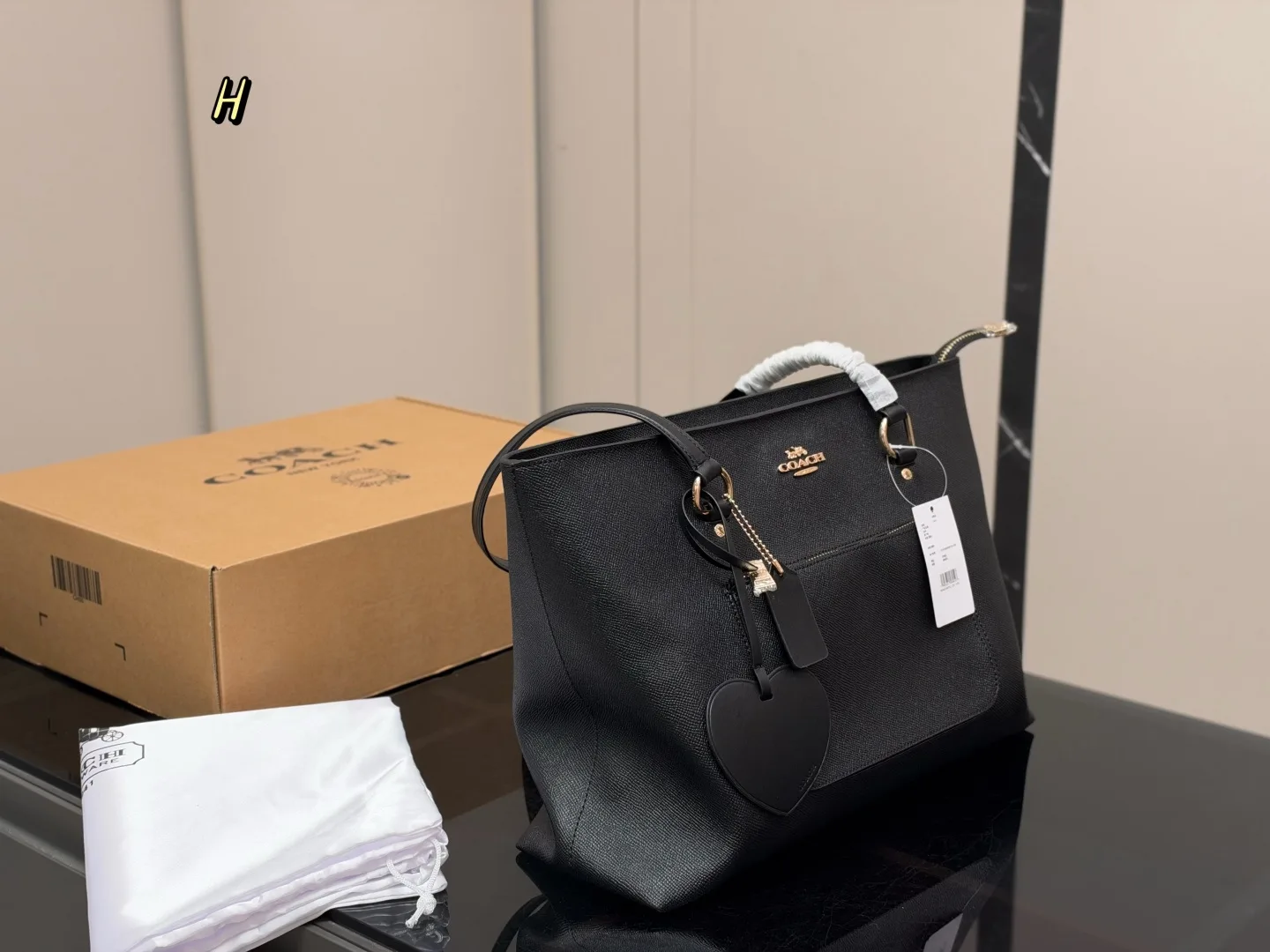 Coach Classic Logo Shopping Tote Hand Bags - Image 6