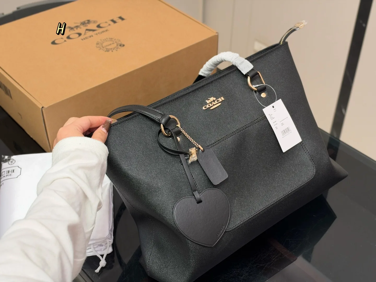 Coach Classic Logo Shopping Tote Hand Bags - Image 7