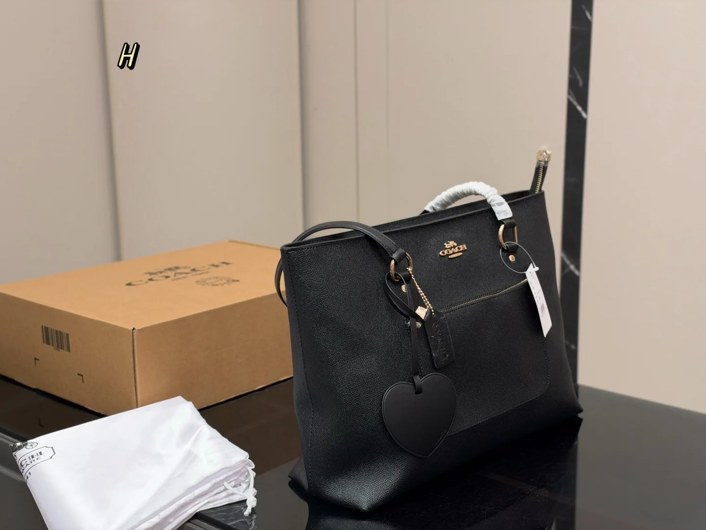 Coach Classic Logo Shopping Tote Hand Bags - Image 10