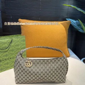 GUCCI New Original 87588 half moon Handbag