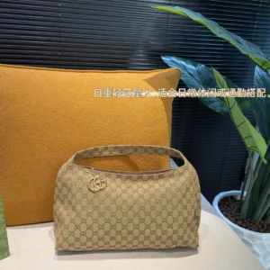 GUCCI New Original 87588 half moon Handbag