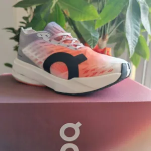 on cloudflyer Road Running Cloudboom Strike Sneakers