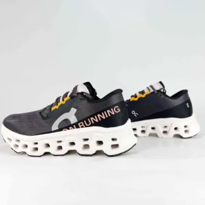 On cloudflyer Cloudmonster 3 Hyper Sneakers