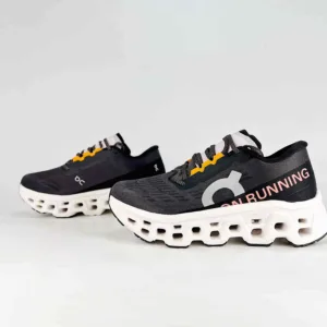 On cloudflyer Cloudmonster 3 Hyper Sneakers