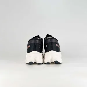 On cloudflyer Cloudmonster 3 Hyper Sneakers