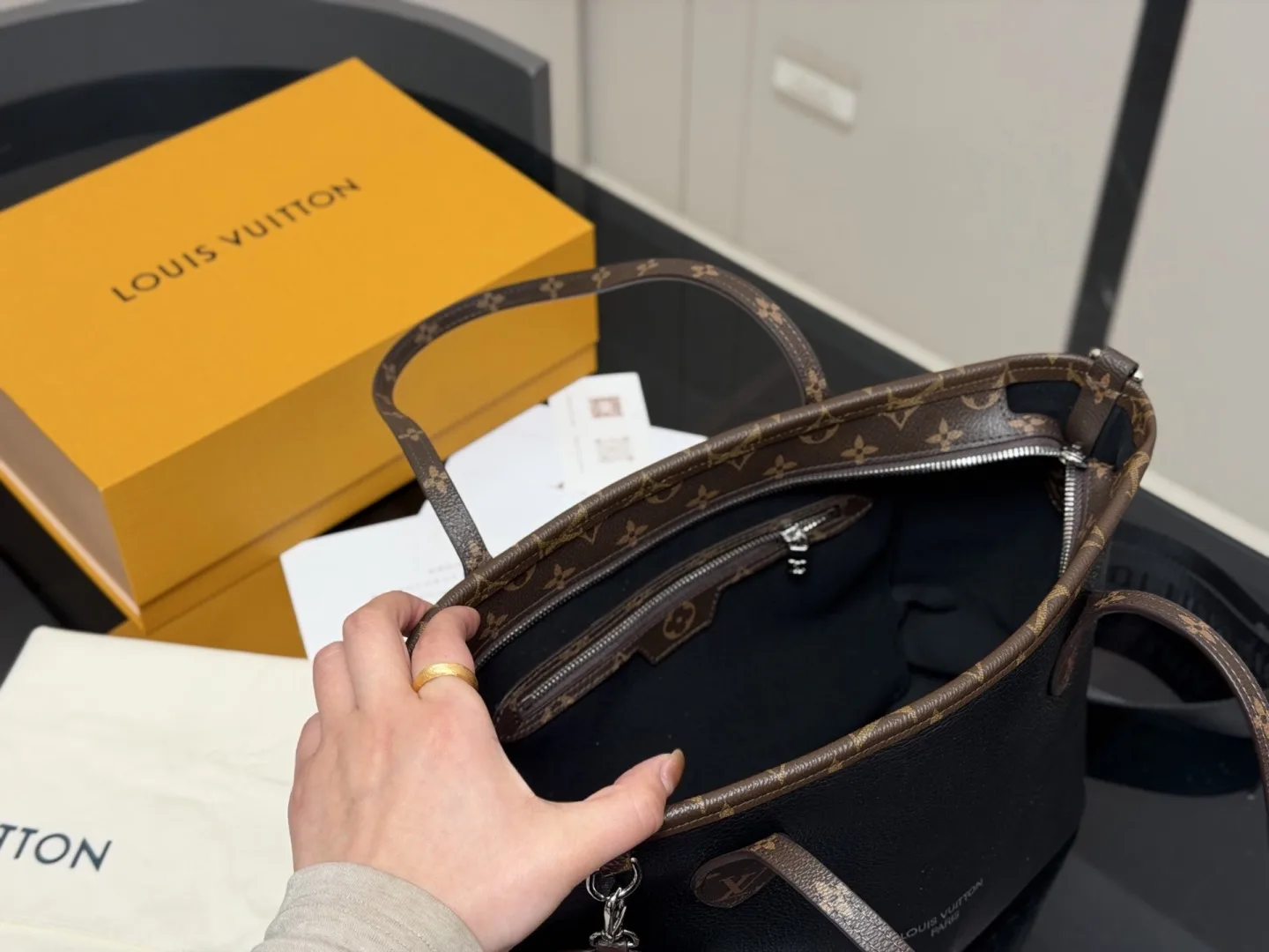 Lv Neverfull Medium Shopping Bag - Image 3
