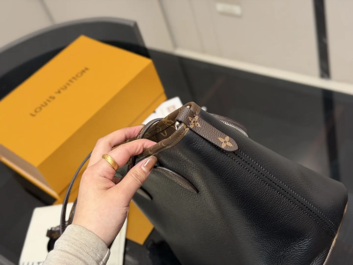 Lv Neverfull Medium Shopping Bag - Image 6