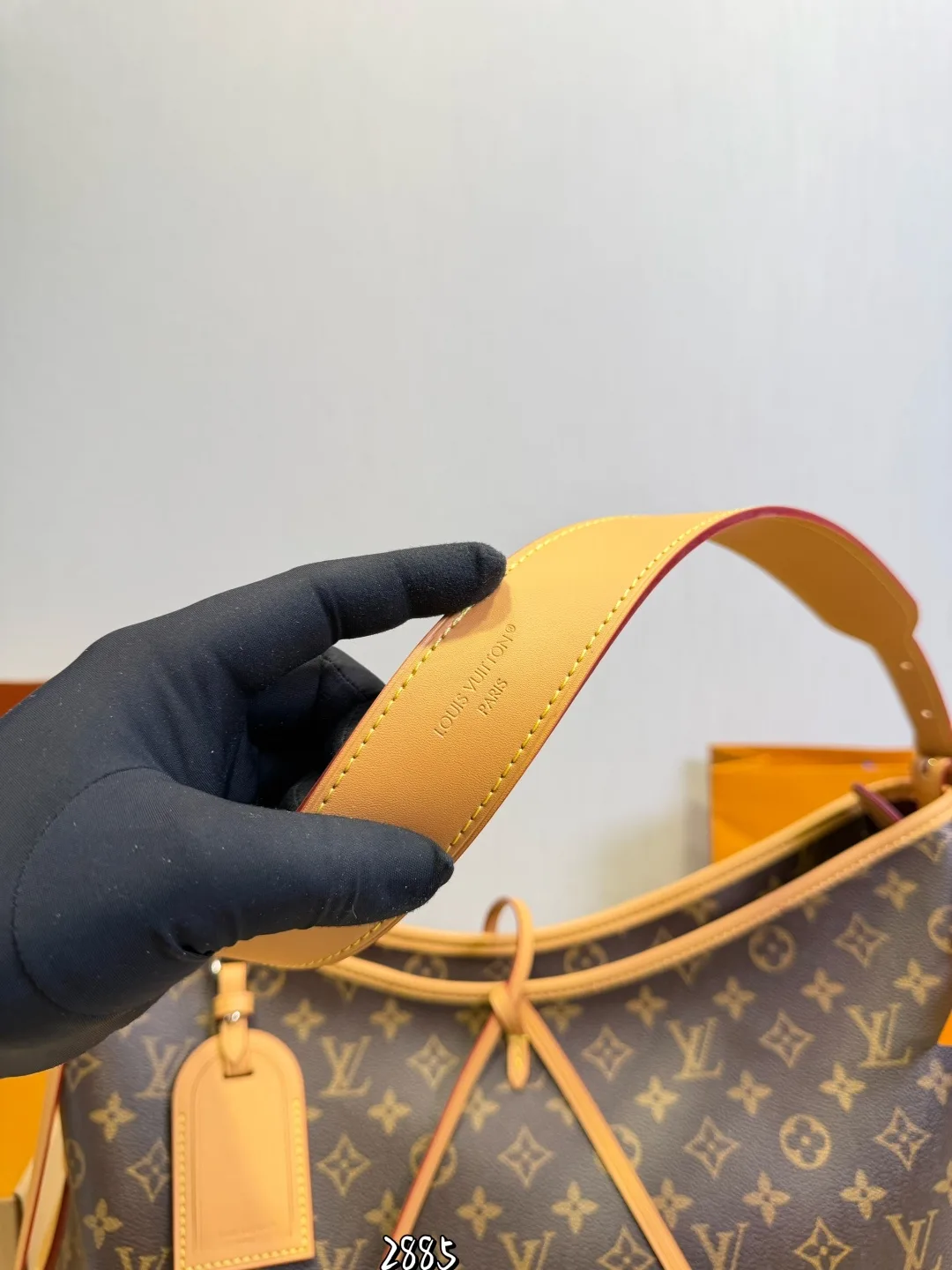 LV Carryall Large Tote Handbags - Image 7
