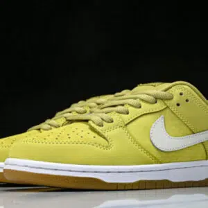 Nike FJ1674 700 SB DUNK LOW SATURN GOLD/SAIL-SATURN GOLD-SOLAR FLARE-GUM LIGHT BROWN-SAFETY ORANGE