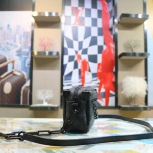 LOUIS VUITTON M44480 TOTE HANDBAG