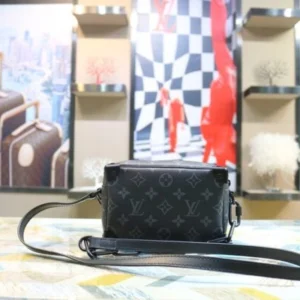 LOUIS VUITTON M44480 TOTE HANDBAG