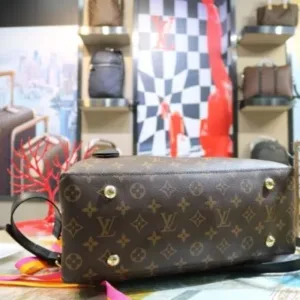 LOUIS VUITTON M43535 TOTE HANDBAG