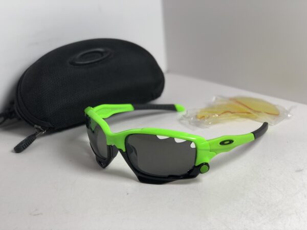 OAKLEY LIVE STRONG O188 sunglasses - live, o188, oakley, OAKLEY LIVE STRONG EYEWEAR, OAKLEY LIVE STRONG SUNGLASSS, strong, sunglasses