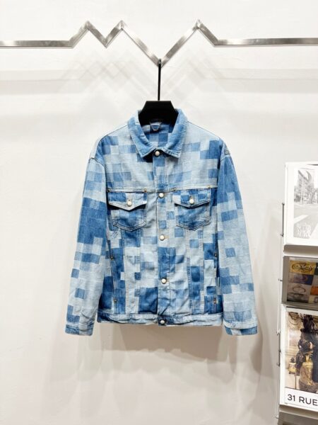 Louis Vuitton K930 24FW Mosaic Chessboard Blurred Denim Jacket - cowboy jacket, Denim, louis, Louis Vuitton cowboy jacket, louis vuitton denim jacket, Louis Vuitton jacket, lv cowboy jacket, LV denim, lv denim jacket, lv denim unisex jacket, lv unisex cowboy, LV unisex cowboy jacket, lv unisex jacket, unisex cowboy jacket, unisex jacket, vuitton