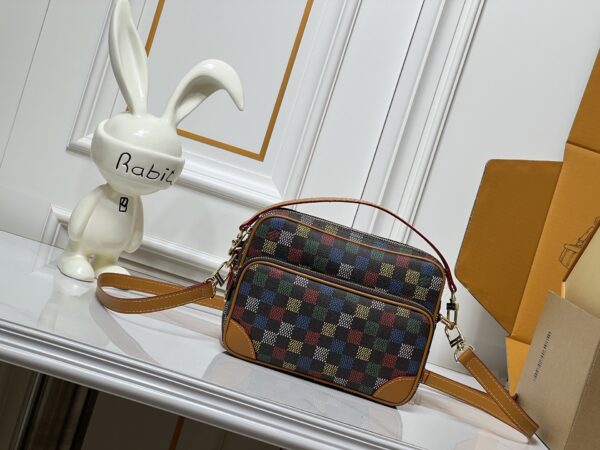 Louis Vuitton N62823 L&V bags - L&V hand Bags, L&V tote hand bags, Louis Vuitton, Louis Vuitton 2025 bags, Louis Vuitton 2026 bags, Louis Vuitton bags, Louis Vuitton hand bags, Louis Vuitton handbags, Louis Vuitton tote handbags, LV 2025 bags, lv bags, LV handbags, LV Pochette Mia, LV s25 bags, lv s26 bags, LV tote bags, LV tote handbags