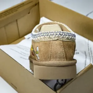 UGG 1122553-FRSN TAZZ BROWN/WHITE shoes