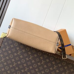 LV M28029 Multi60316ass Autumn/Winter 2025 collection handbag