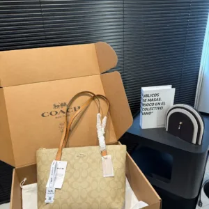 COACH 7002 Zip Top Tote shopping hand bags