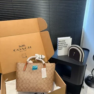 COACH 7002 Zip Top Tote shopping hand bags