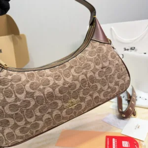 COACH Chevrolet Laurel Stray Tote handbags