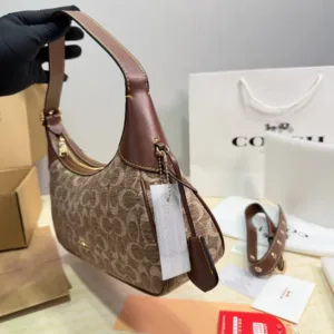 COACH Chevrolet Laurel Stray Tote handbags