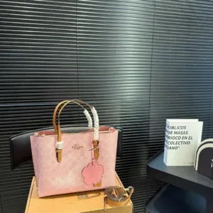 Coach Moille 25's pink handbag