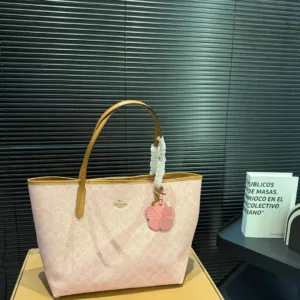 Coach s2233ty shopping tote hand bag