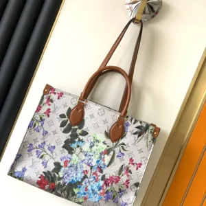 M21233 Garden OnTheGo MM hydrangeas Nicolas Ghesquière handbags