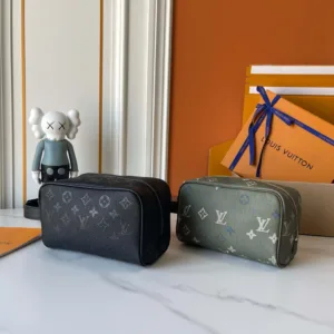 M26963 M26810 M25902 N40582 Locker Dopp Kit Monogram Heritage Bag