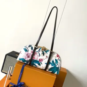 M29185 Squire East West Other Monogram Dune Canvas Handbags