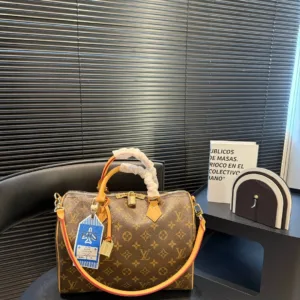 L&V Speedy Soft 30 tote handbags